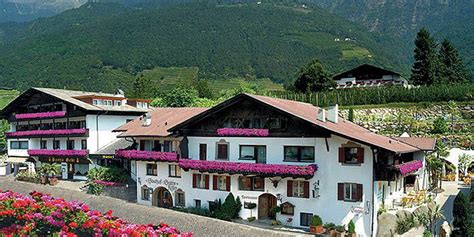 Gstör Restaurant in Algund: Verwöhnkulinarik und südtiroler。